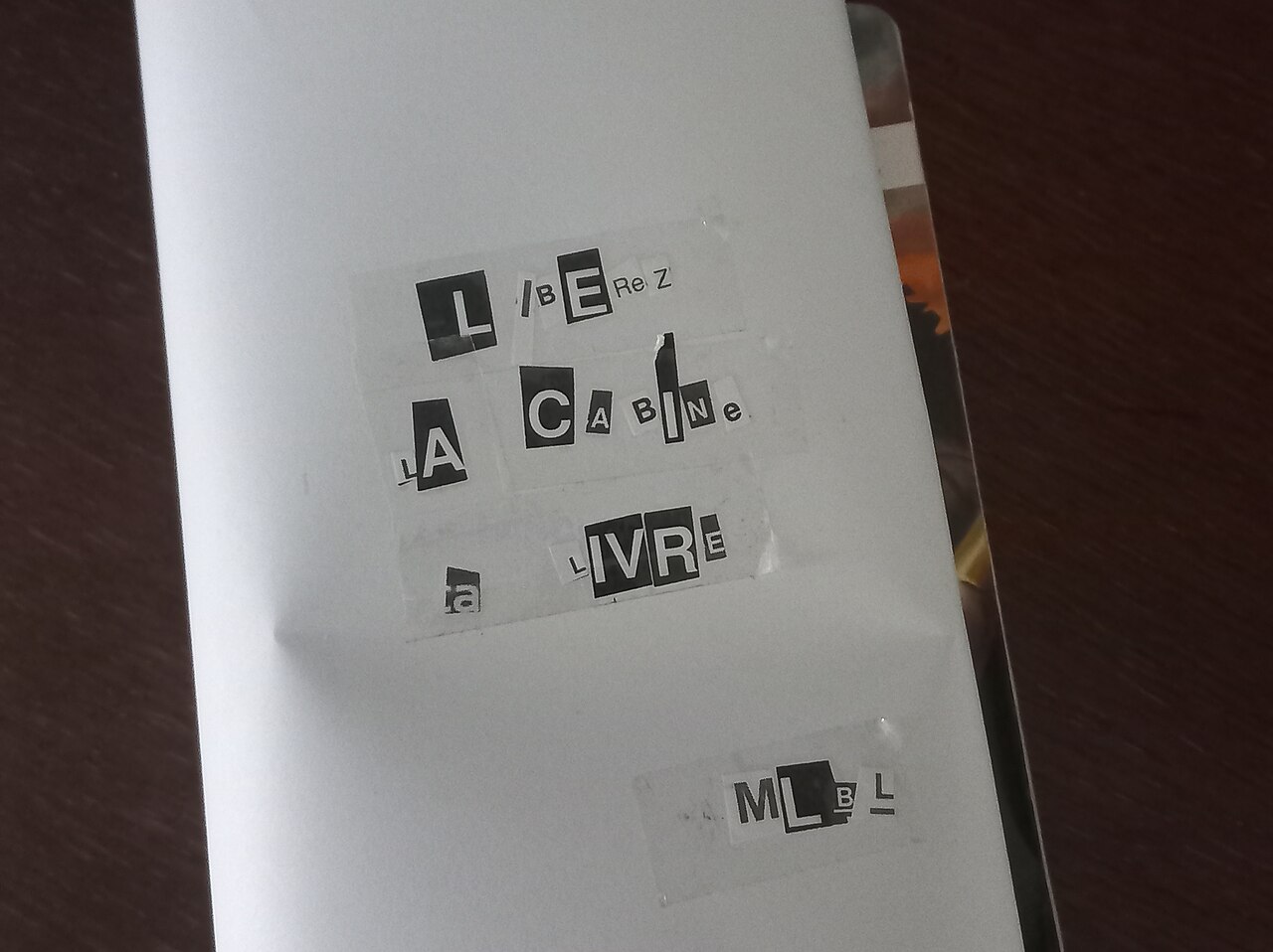 246x246px